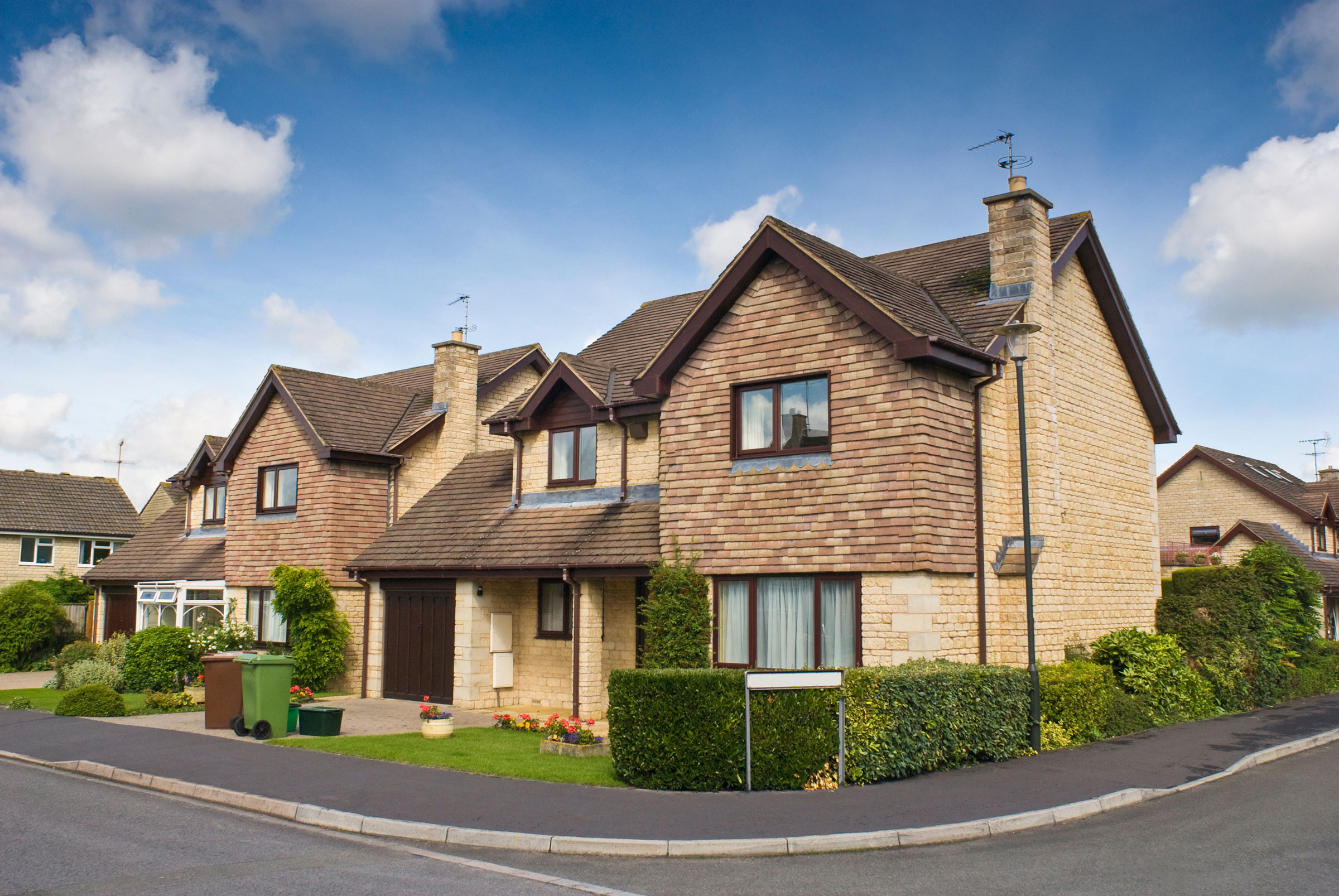 Modern suburban house - Marshall Laurence Surveyors